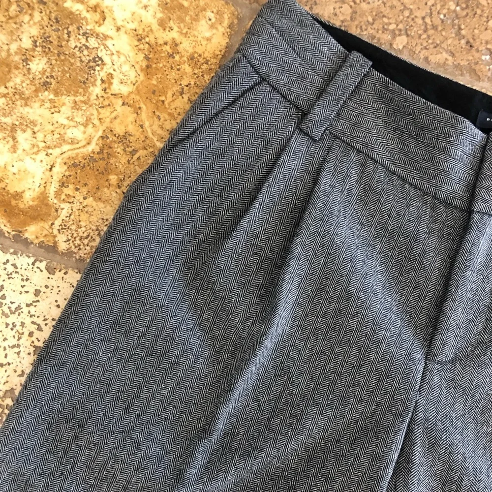BANANA REPUBLIC - NWT WOOL BERMUDA SHORTS + MARTIN FIT/WOMENS SIZE 8